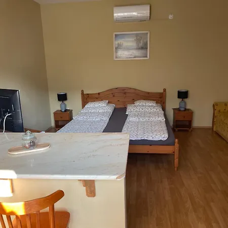 Pensiune Rozsakert Apartmanhaz