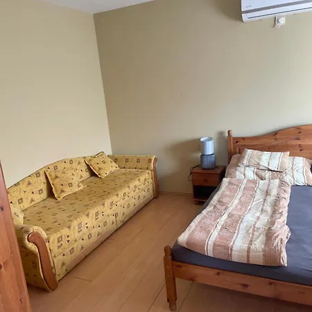 Rozsakert Apartmanhaz بيت ضيافة