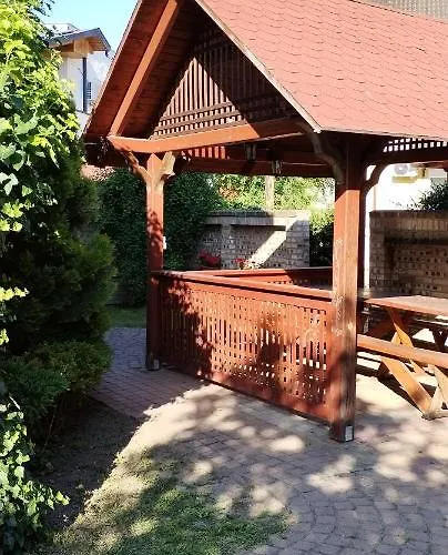 Pensiune Rozsakert Apartmanhaz