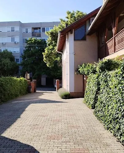 Pensiune Rozsakert Apartmanhaz