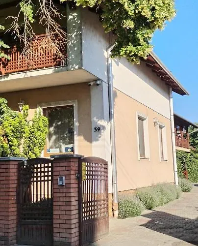Pensiune Rozsakert Apartmanhaz