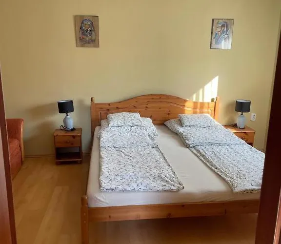 Rozsakert Apartmanhaz Pensiune Hajdúszoboszló