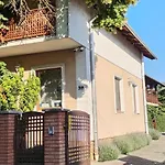 Guest house Rozsakert Apartmanhaz