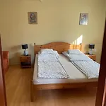 Rozsakert Apartmanhaz Guest house Hajduszoboszlo