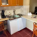 Rozsakert Apartmanhaz Guest house