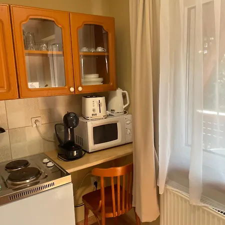 Rozsakert Apartmanhaz Pensiune