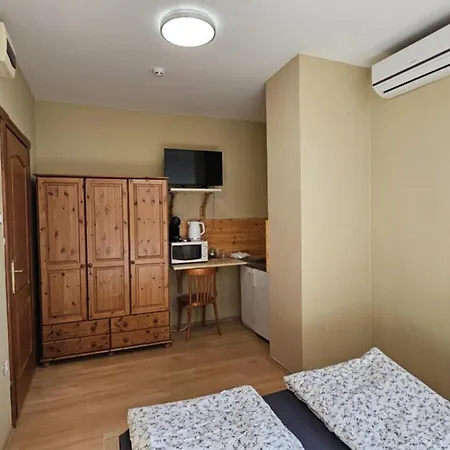 Guest house Rozsakert Apartmanhaz 3*