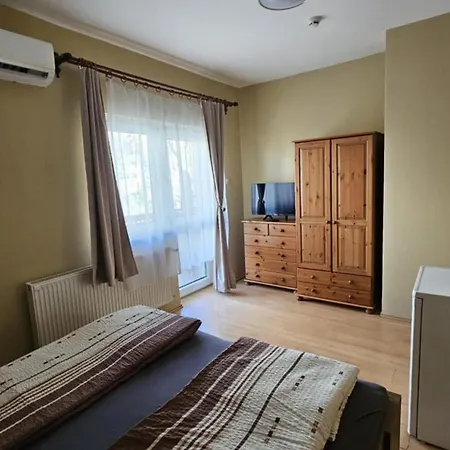 Guest house Rozsakert Apartmanhaz Hajduszoboszlo