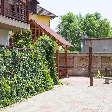 Vendégház Rózsakert 3*