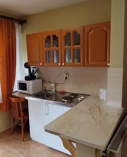 Гостевой дом Rozsakert Apartmanhaz 3*