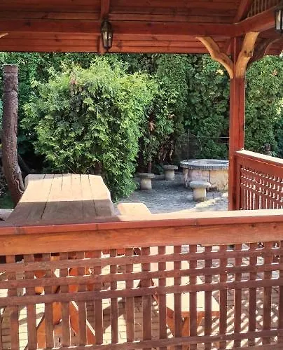 Rozsakert Apartmanhaz 3*