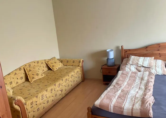 Rozsakert Apartmanhaz بيت ضيافة
