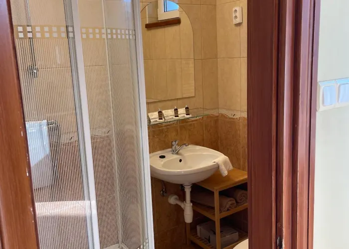 Rozsakert Apartmanhaz بيت ضيافة 3*