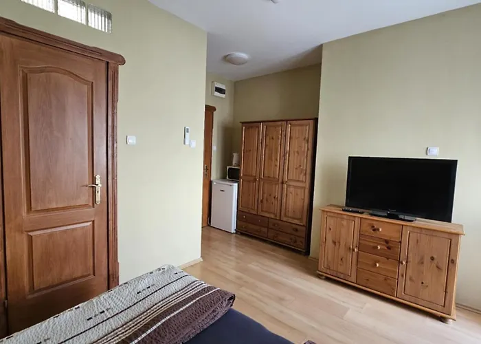 Rozsakert Apartmanhaz بيت ضيافة 3*